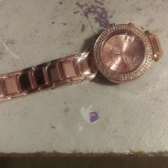 Accessories - Pink gold watch